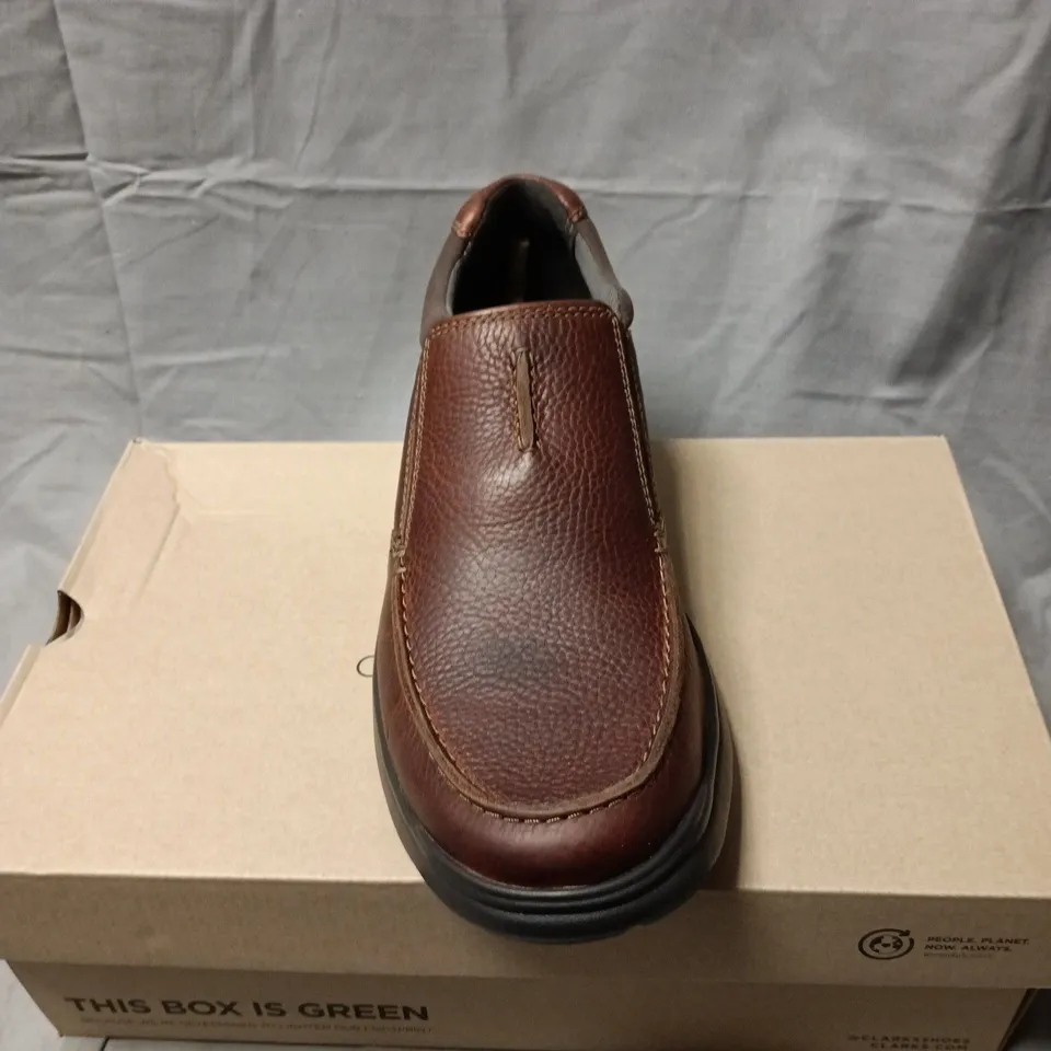 CLARKS MEN'S BROWN LEATHER SLIP-ON SHOES SIZE 11G BOXED