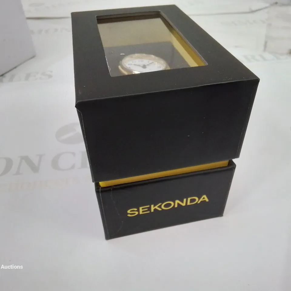 BOXED SEKONDA STYLISH ANALOG LADIES WATCH WITH LEATHER STRAP WATCH.