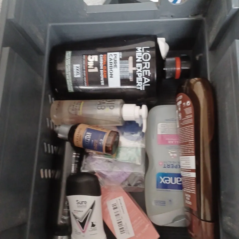 APPROXIMATELY 20 HEALTH AND BEAUTY PRODUCTS TO INCLUDE ESTRID BODY LOTION, T-GEL OILY SCALP SHAMPOO AND AVEENO BODY WASH