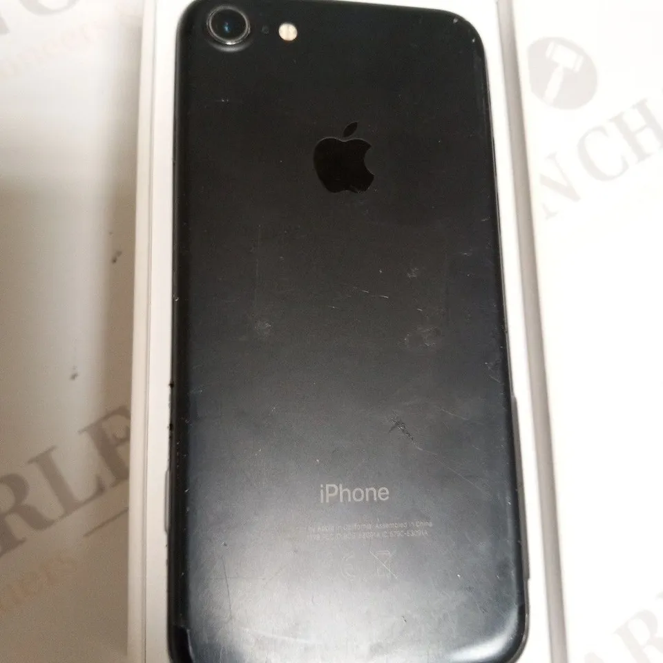 BOXED APPLE IPHONE 7 MOBILE PHONE