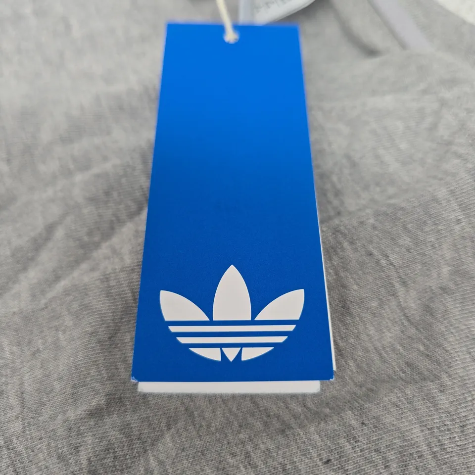 ADIDAS MEDIUM GREY T SHIRT TAGGED