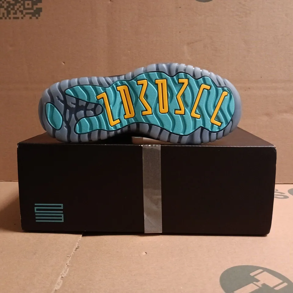 BOXED PAIR OF JORDAN 11 RETRO KID'S SHOES IN BLACK/BLUE SIZE UK 12