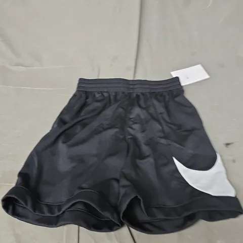 KIDS NIKE CASUAL SHORTS - SIZE M