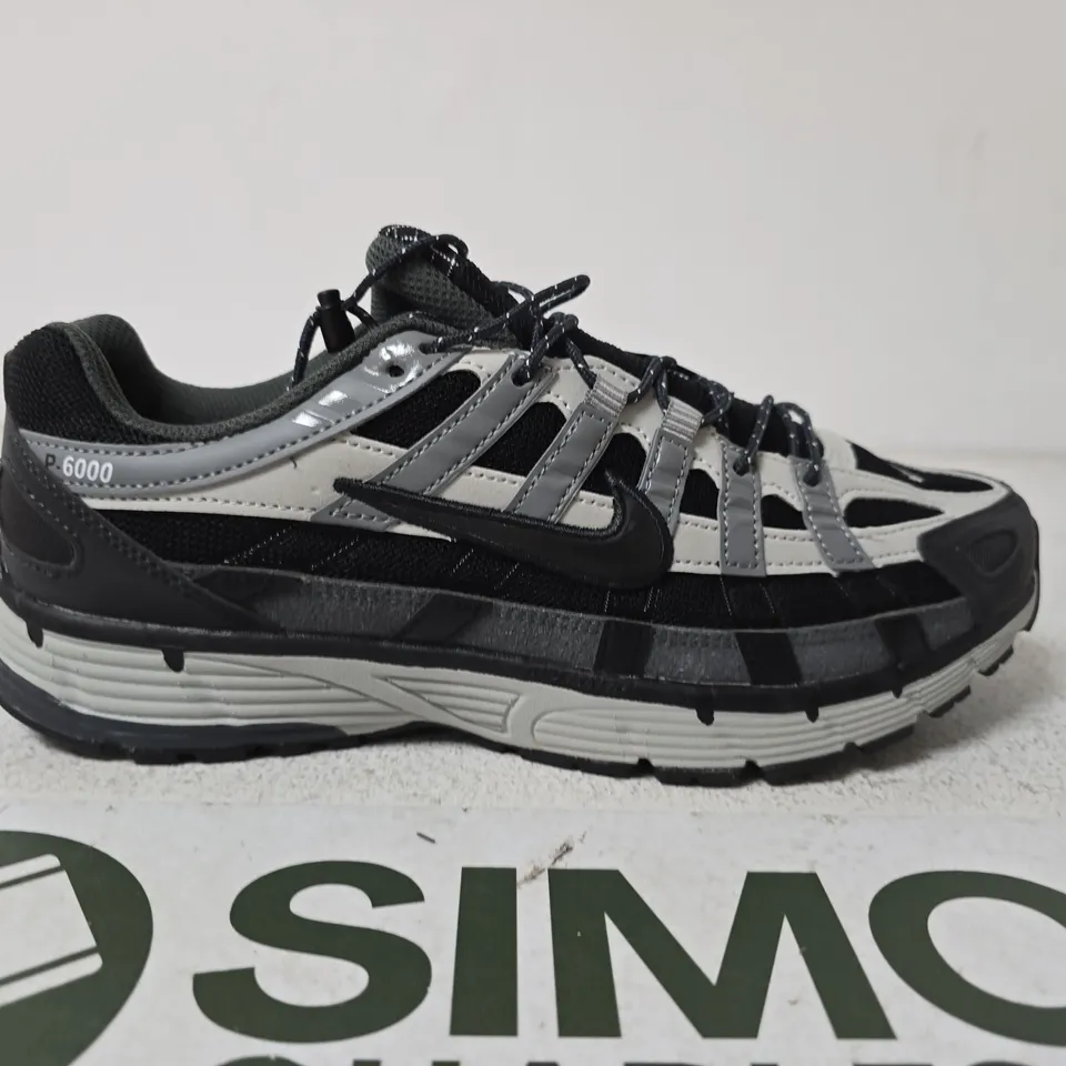 BOXED PAIR OF NIKE P-6000 TRAINERS - UK SIZE 9