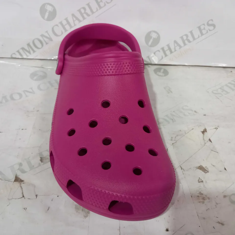 BOXED PAIR OF CROCS CLASSIC SHOES IN FUCHSIA SIZE M8/W10