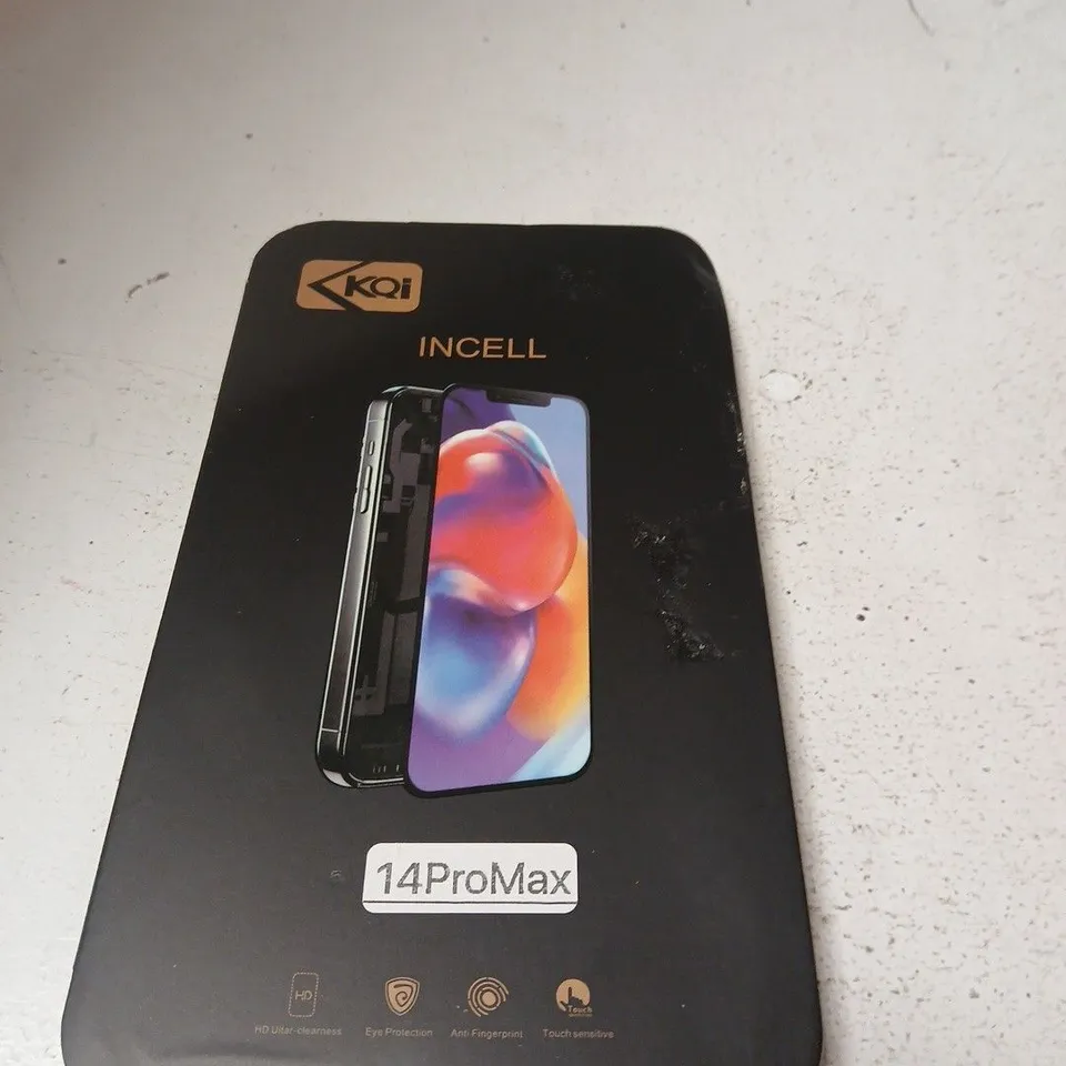 BOX OF APPROXIMATELY 20 ASSORTED MOBILE PHONE ITEMS INCLUDING INCELL 14PRO MAX SCREEN PROTECTOR , HIGH QUALITY SCREEN REPLACEMENT AND IPHONE 17 PHONE CASE 