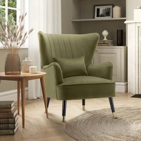 BOXED 77CM WIDE ARMCHAIR 