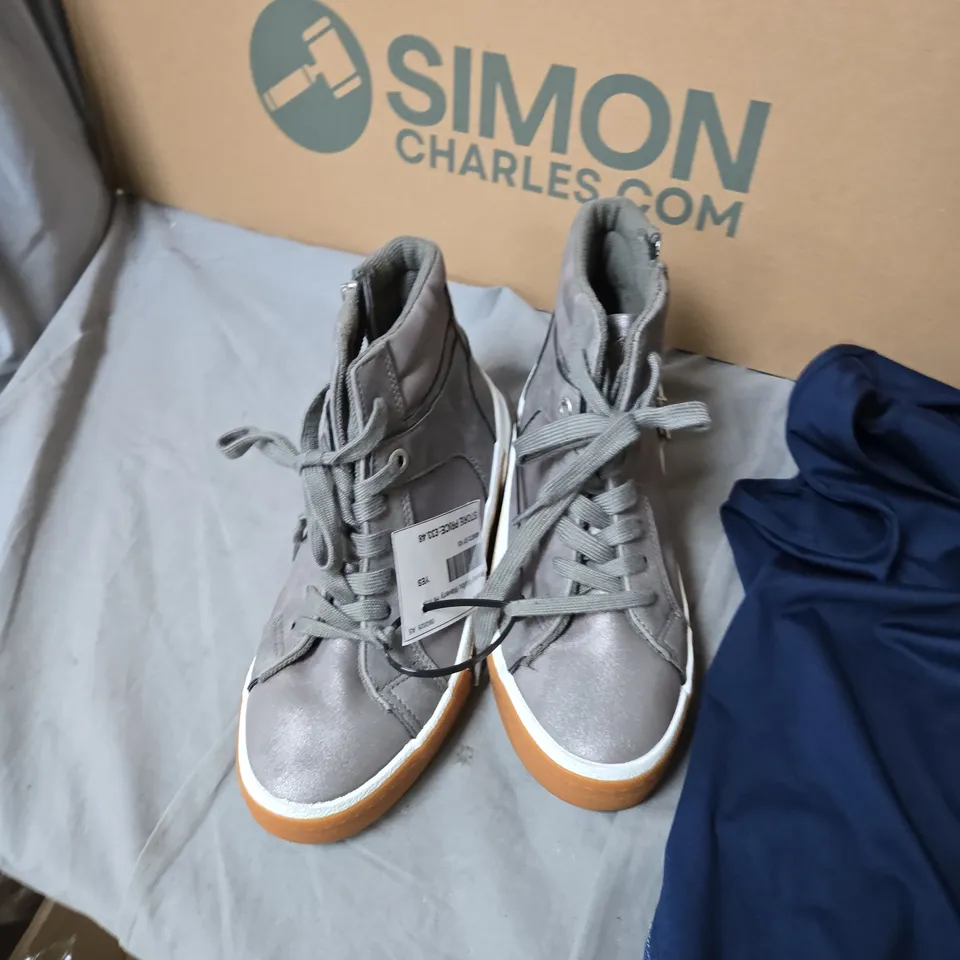 BOX OF ASSORTED CLOTHING ITEMS INCLUDING  – SNEAKERS, SANDALS, BLUE TOP & PURPLE CARDIGAN