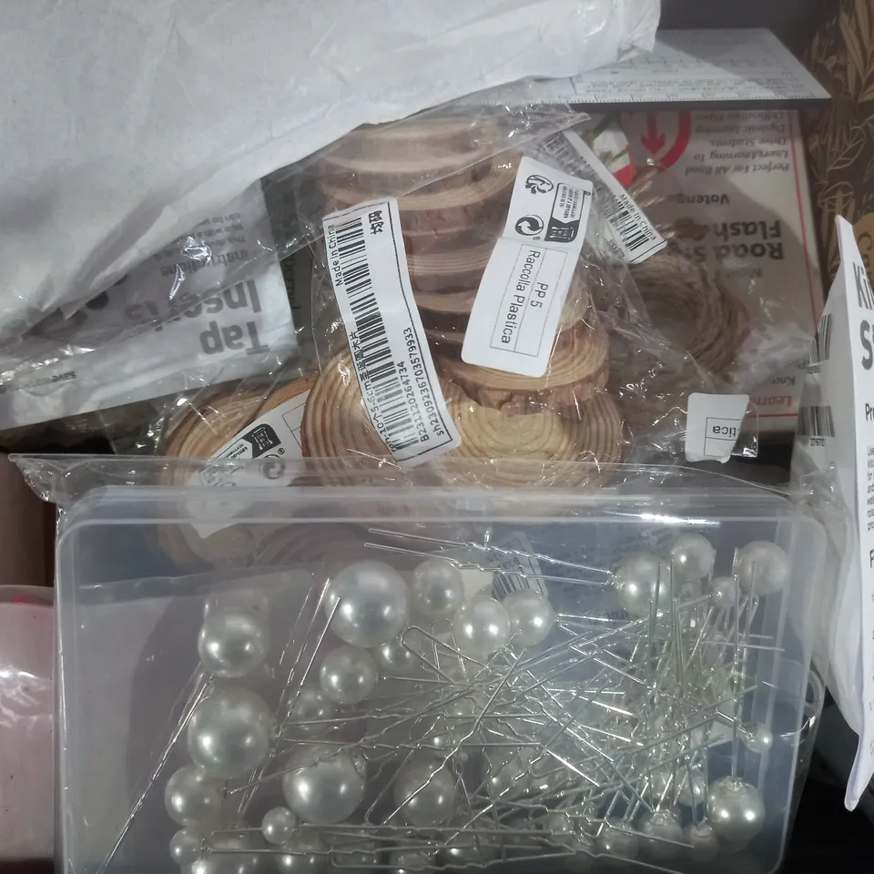 BOX OF 20 ASSORTED ITEMS TO INCLUDE - COLOUR SCREEN CALENDAR - TREE CANDLES - ORTITUDE SPORTS ECT 