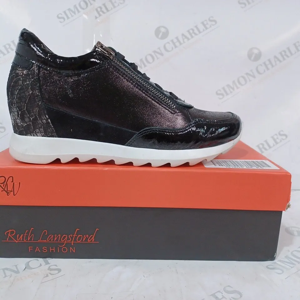 BOXED PAIR OF RUTH LANGSFORD WEDGE TRAINERS IN BLACK SIZE 5