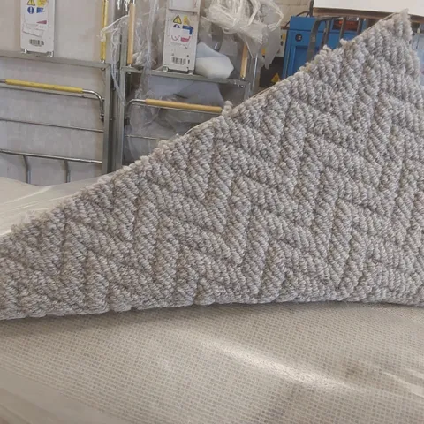 ROLL OF QUALITY BLOOMSBURY NATURAL TWEED CARPET - APPROXIMATELY 5 x 3.53m