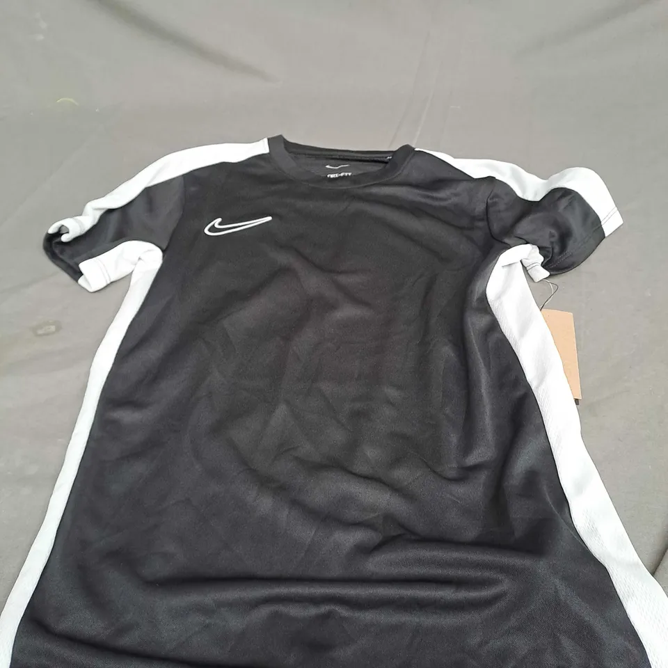 NIKE DRI FIT BLACK T-SHIRT - KIDS MEDIUM