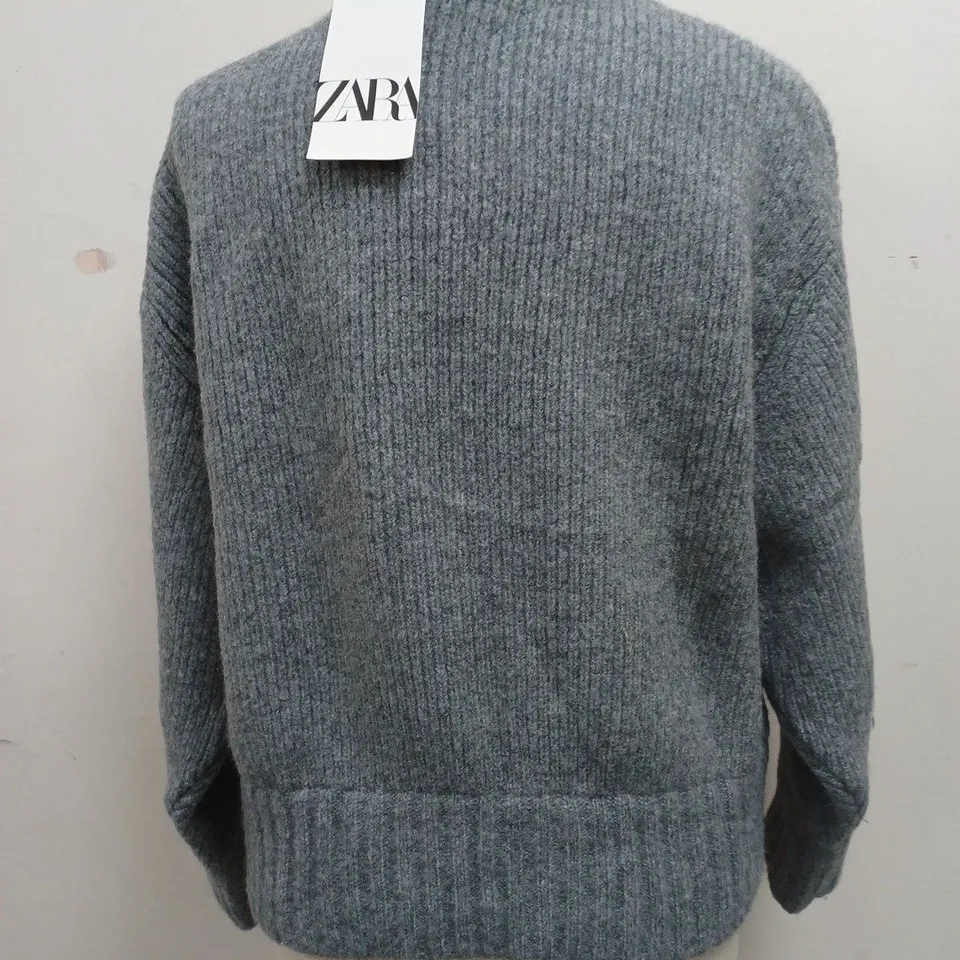 ZARA WOOL JUMPER IN GREY - SIZE MEDIUM 