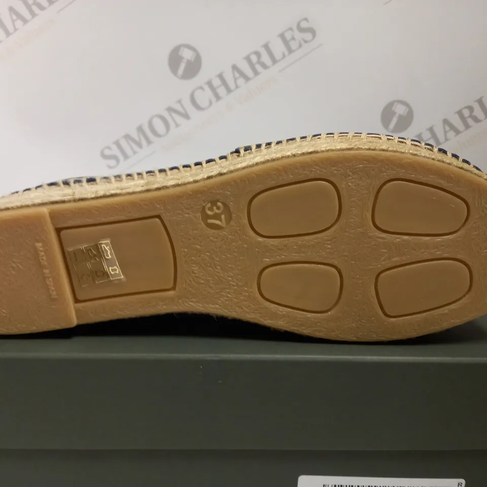 BOXED HOBBS ALICIA ESPADRILLE IN NAVY - SIZE 4