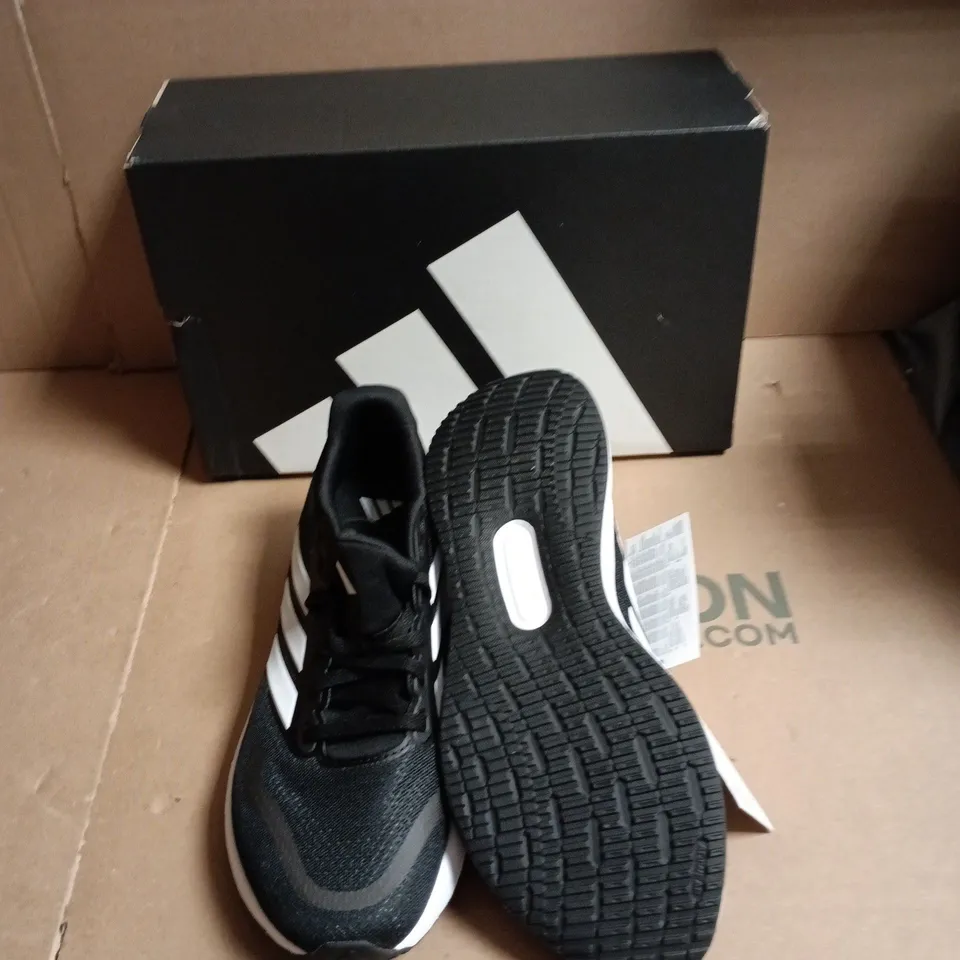 BOXED ADIDAS RUNFALCON 5 TRAINERS - UK SIZE 7