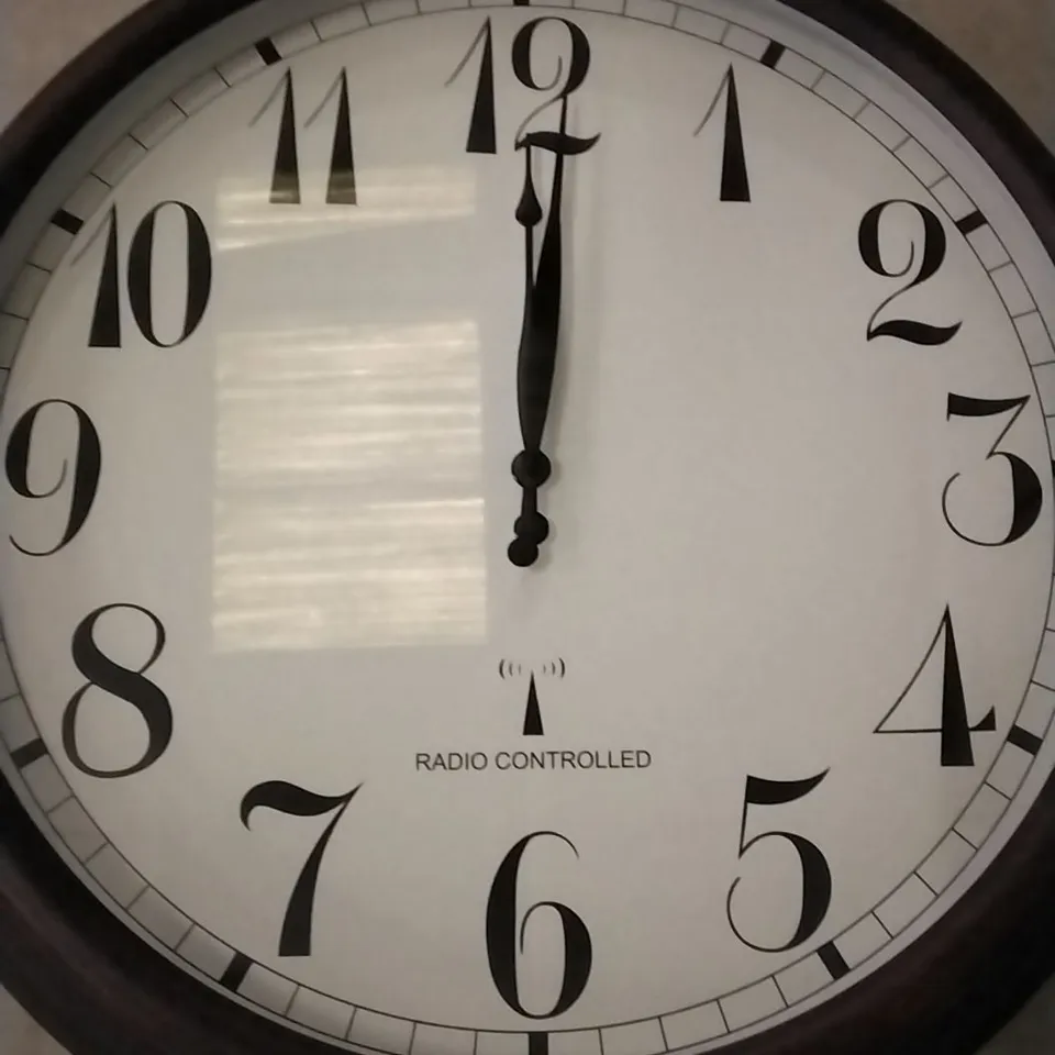 BOXED PRIMROSE RADIO CONTROLLED PERFECT TIME CLOCK
