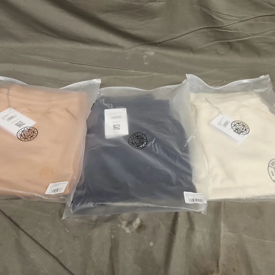 APPROXIMATELY 23 ASSORTED BAGGED CLOTHING ITEMS IN VARIOUS SIZES, STYLES & COLOURS TO INCLUDE MENS GET YOUR COLD ON SHORTS, UNISEX BRASS MONKEY JOGGERS,UNISEX GET YOUR COLD ON JOGGERS, ETC