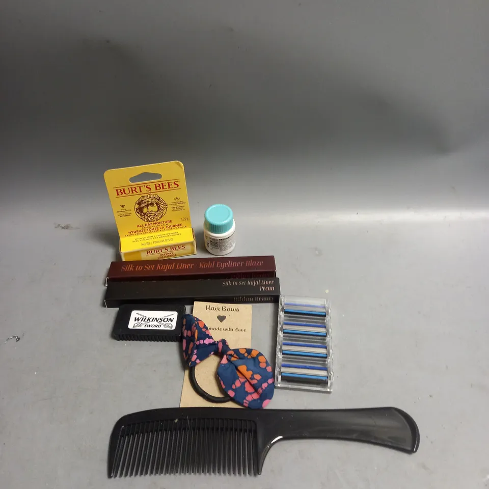 LOT OF APPROX 20 COSMETIC ITEMS TO INCLUDE BURT'S BEES LIP BALM, HILDUN BEAUTY EYELINER PENCILS