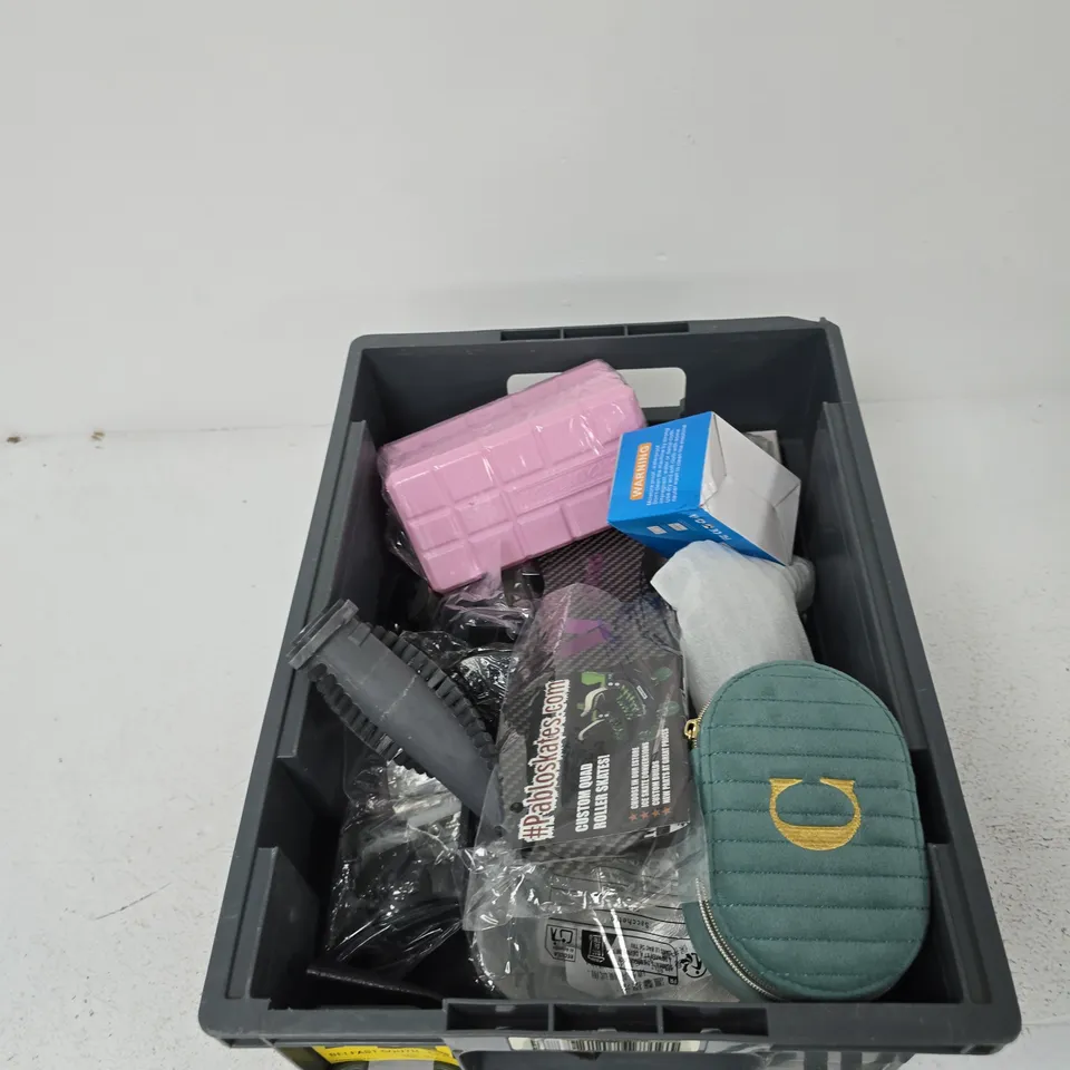 TOTE OF APPROXIMATELY 15 ASSORTED ITEMS TO INCLUDE: 12 LED HEAD TORCH