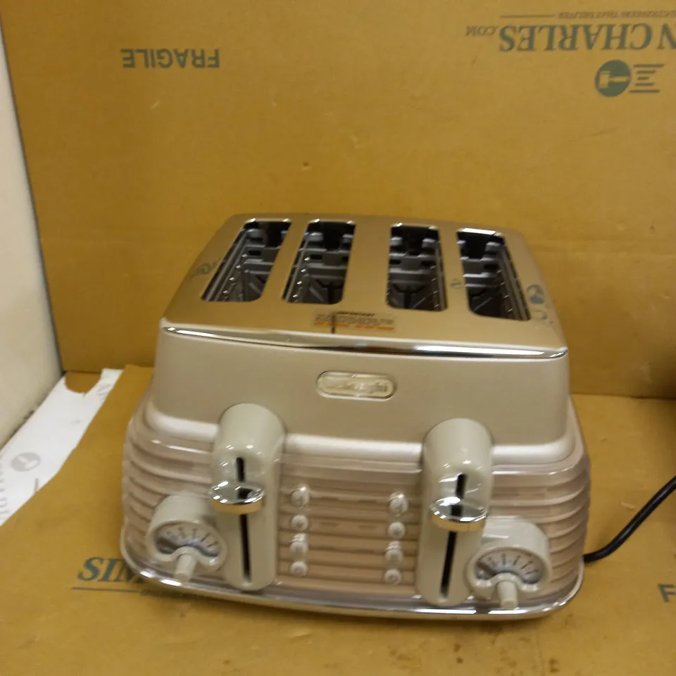 DELONGHI  SCOLPITO 4 SLICE TOASTER  RRP £139.99