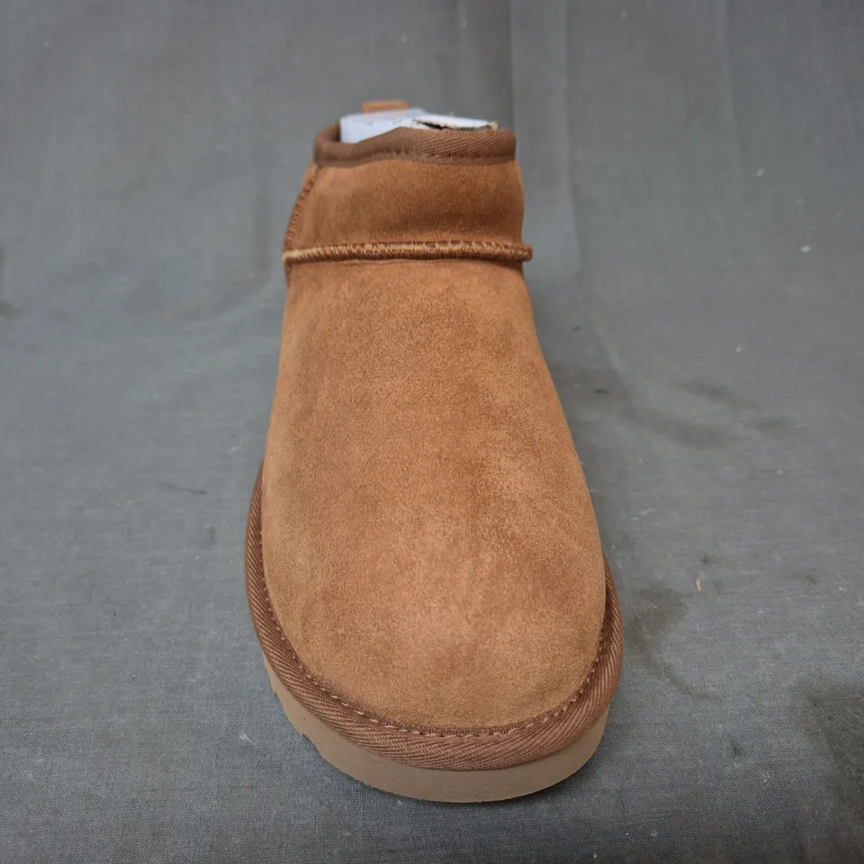 BOXED PAIR OF UGG WOMEN'S CLASSIC ULTRA MINI SHOES IN CHESTNUT UK SIZE 4