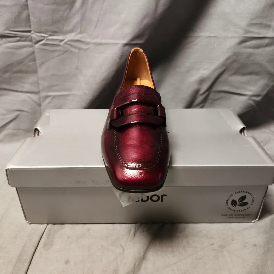 BOXED PAIR OF GABOR BLOCK HEEL SLIP-ON SHOES IN DEEP WINE RED SIZE 4.5