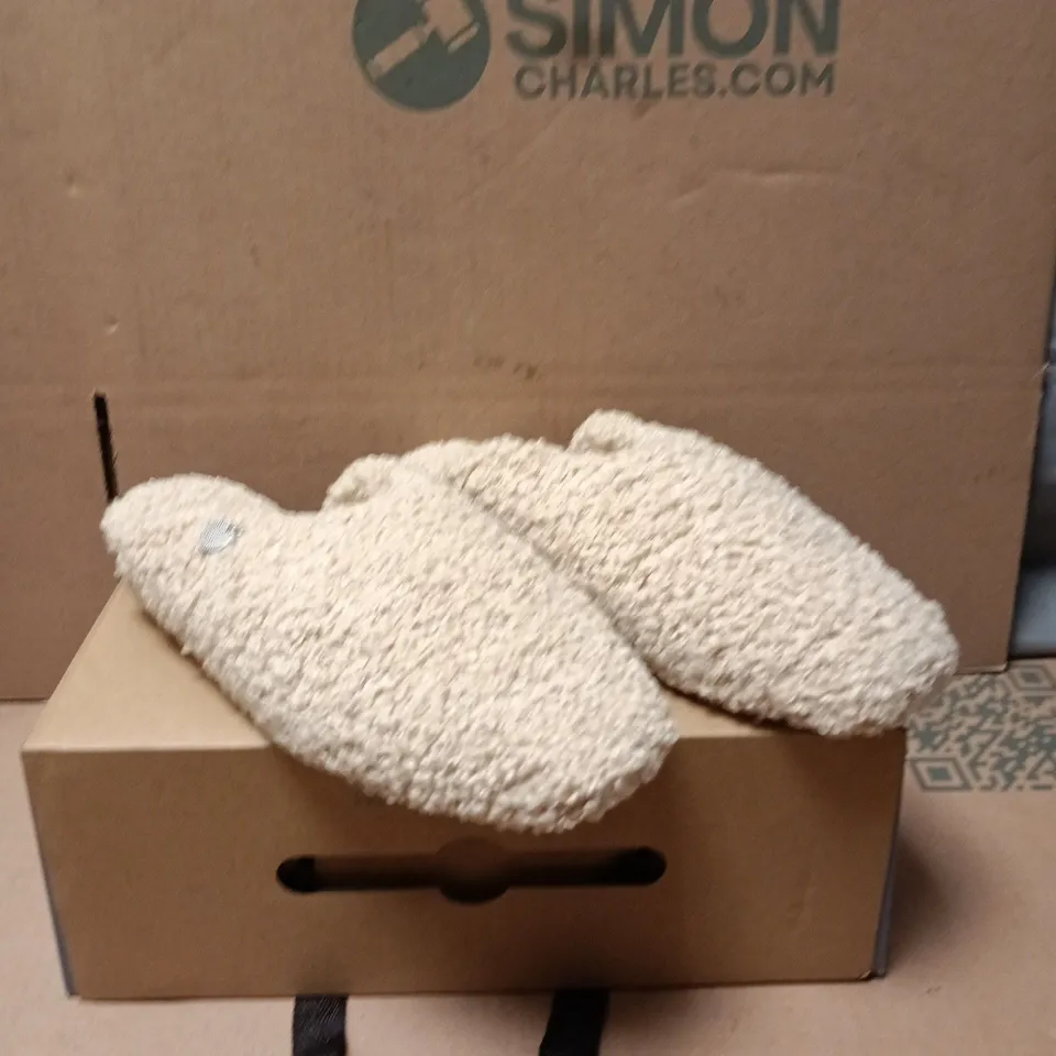 PRETTY YOU LONDON CARLA SLIPPERS NATURAL SIZE 7