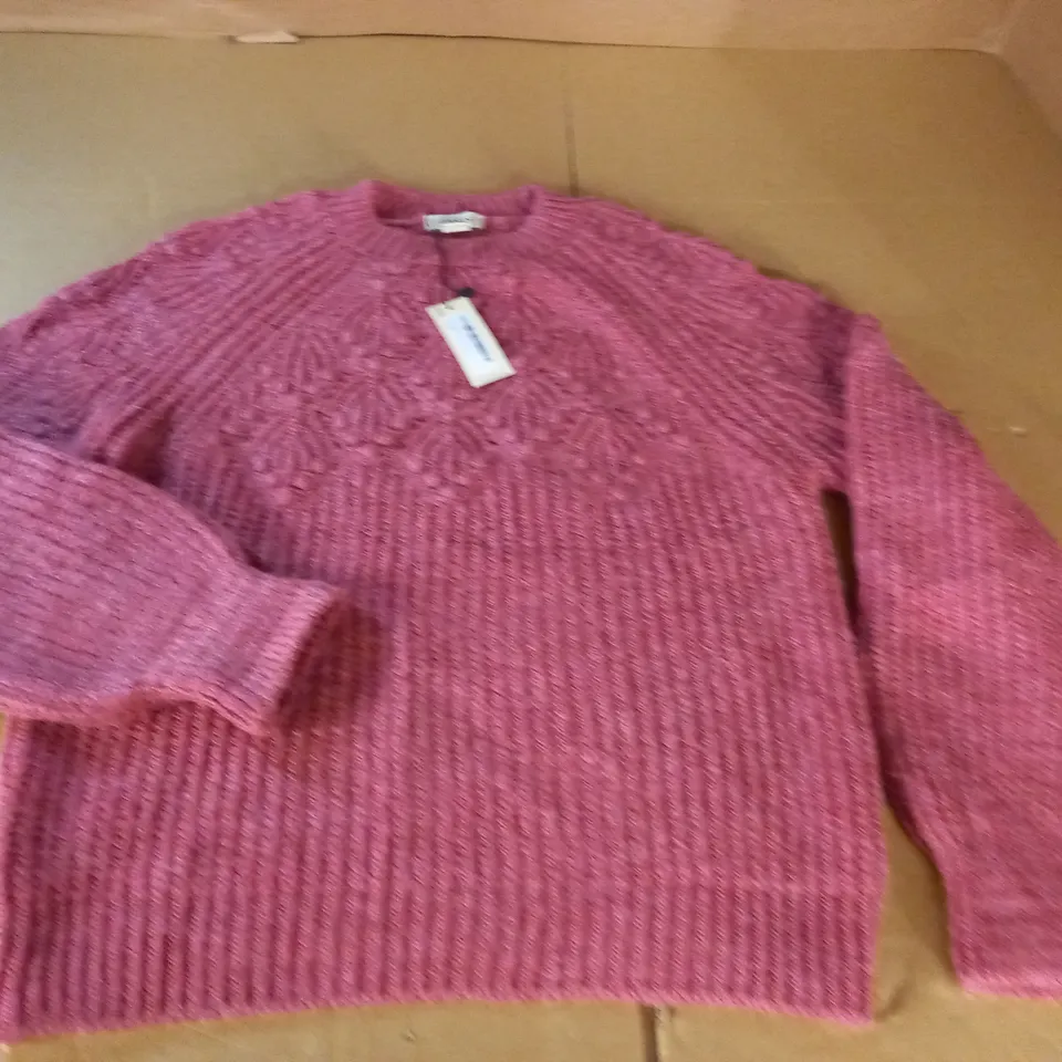 OASIS OVERSIZED BOBBLE AND POINTELLE STITCH JUMPER IN BLUSH - M