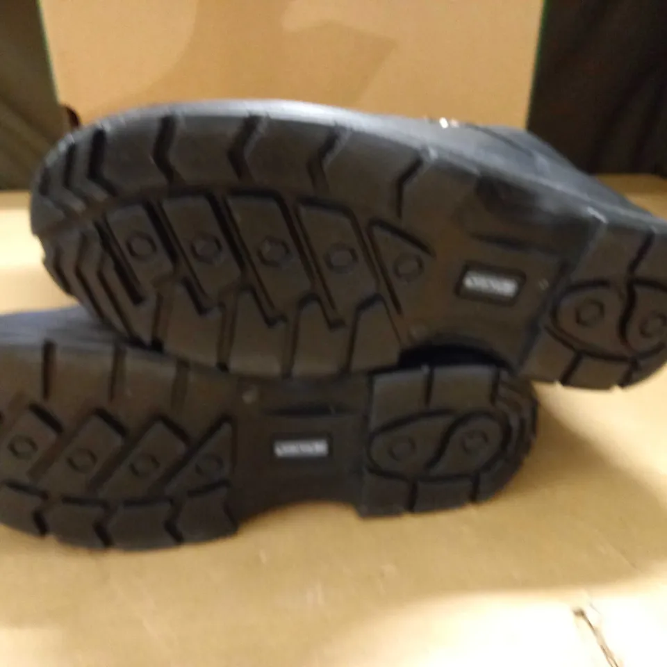 BOXED CLICK FOOTWEAR CF9MBL11 METATARSAL BOOTS - SIZE 11/46