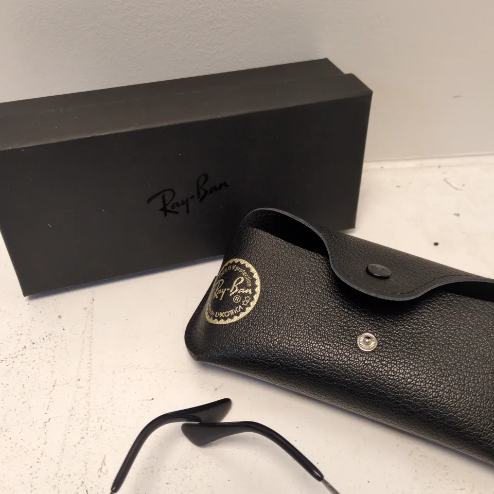 RAY-BAN AVIATOR SUNGLASSES – METAL FRAME, GREY LENSES – WITH BLACK LEATHER CASE & BOX