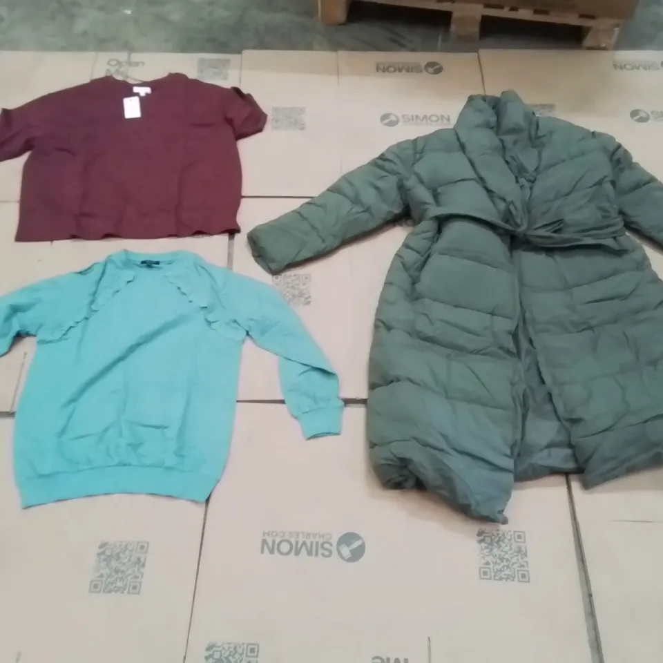 PALLET OF BRAND NEW WOMENS QUALITY DESIGNER CLOTHES APPROXIMATELY 175 TO INCLUDE;JD WILLIAMS COAT,SIMPLY BE TSHIRT,JD WILLIAMS SWEATSHIRT
