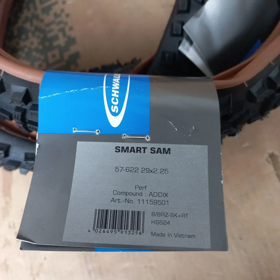 SCHWALBE SMART SAM 57-622 29X2.25 BICYCLE TYRES (PAIR)