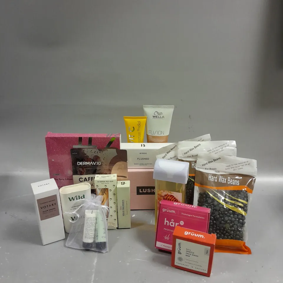 LOT OF 15 ASSORTED HEALTH AND BEAUTY PRODUCTS INCLUDING LUSH BATH KIT, LANOLIPS OINTMENT COCONUTTER MULTI-BALM (10G), WELLA PROFESSIONALS FUSION MASK (75ML), ETC. 