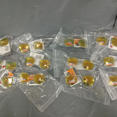 APPROXIMATELY 200 ASSORTED FASHION GLASSES BY OBJECT IN VARIOUS STYLES AND SIZES