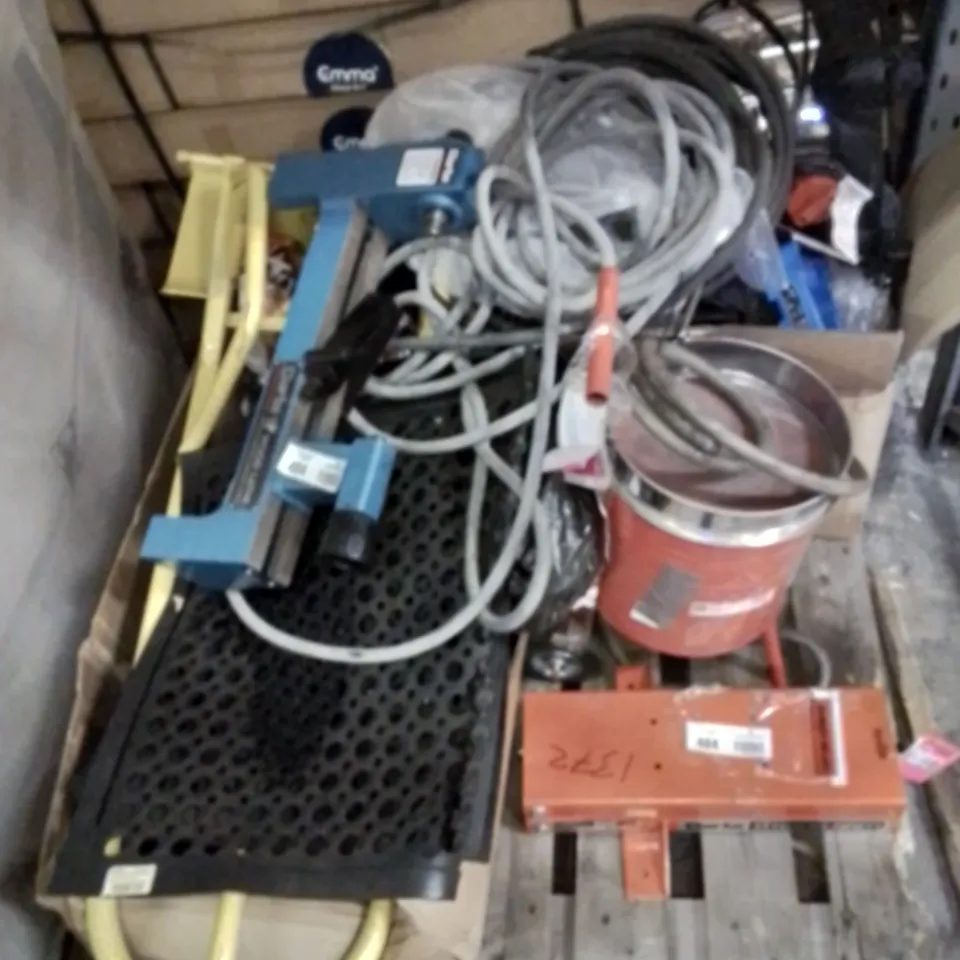 PALLET CONTAINING BROKEN INDUSTRIAL TOOLS & WORKSHOP HARDWARE,CABLES, HOSES, AND ASSORTED COMPONENTS