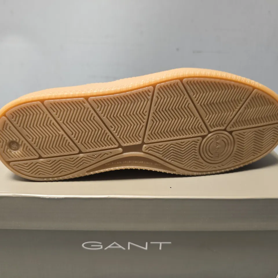 BOXED GANT CUZMANI BEIGE/BROWN TRAINERS - SIZE 36
