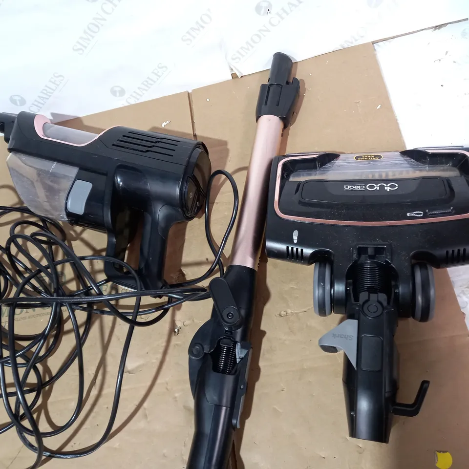 SHARK CORDED STICK VACUUM HZ500UKT