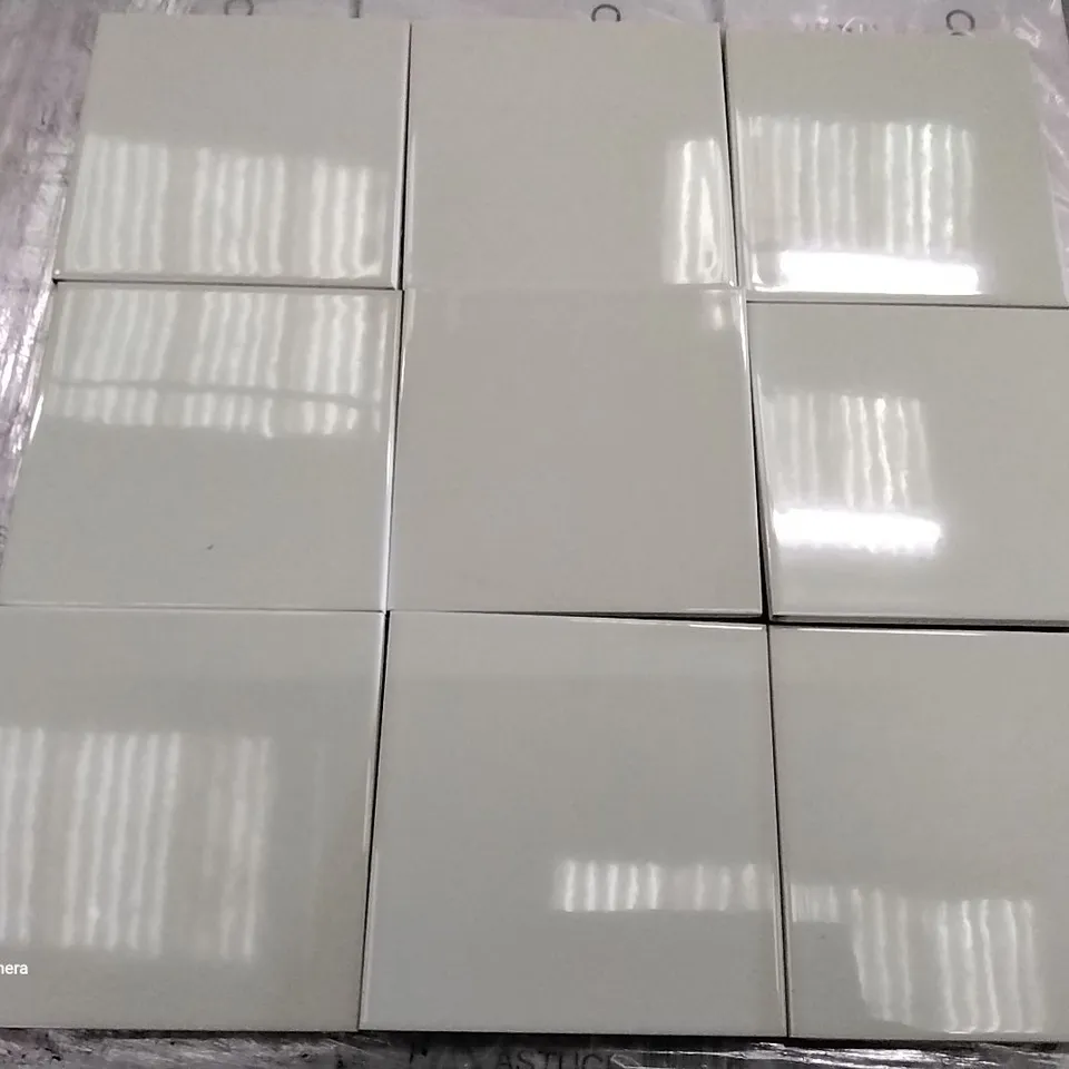 PALLET OF APPROXIMATELY 34 PACKS OF 44 BRAND NEW ASTUCE MAT BLEU TURQUOISE  15×15CM TILES, BRILLIANT JUANE SERIN 15×15CM TILES & BRILLIANT VERT VERT 15×15CM TILES