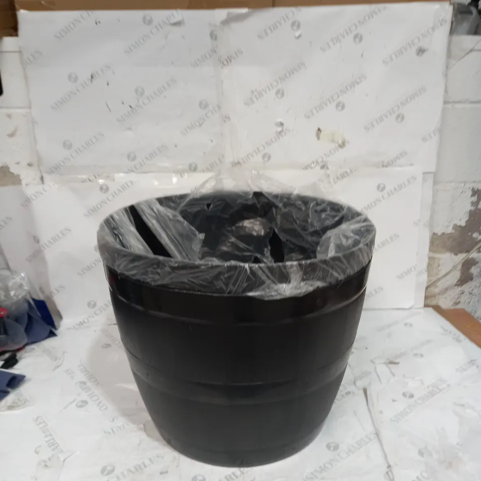 2X BLACK BARREL PLANTERS 