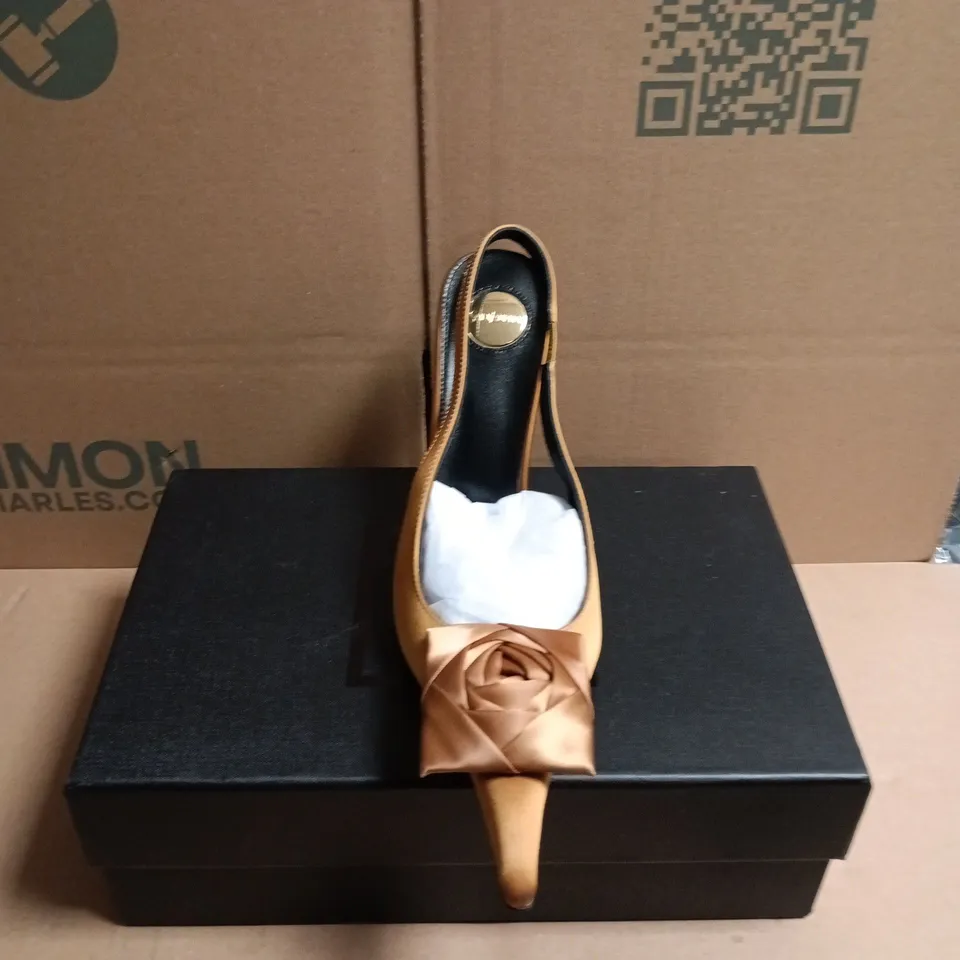 BOXED PAIR OF SAINT LAURENT POINTED-TOE SLINGBACK STILETTO HEEL SHOES - 7