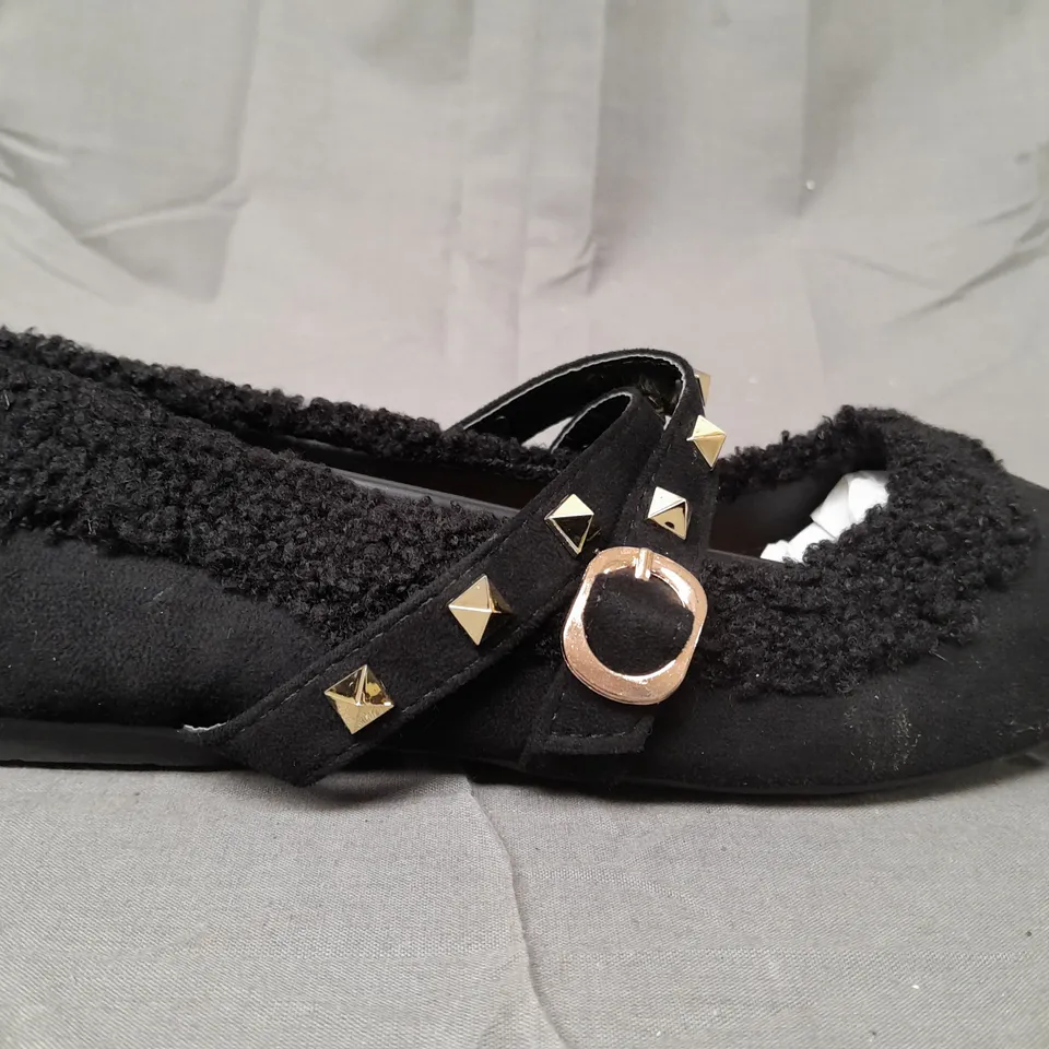 BOX OF APPROXIMATELY 8 BOXED PAIRS OF BELLA STAR CLOSED TOE SHOES IN BLACK W. GOLD EFFECT STUDS - VARIOUS SIZES