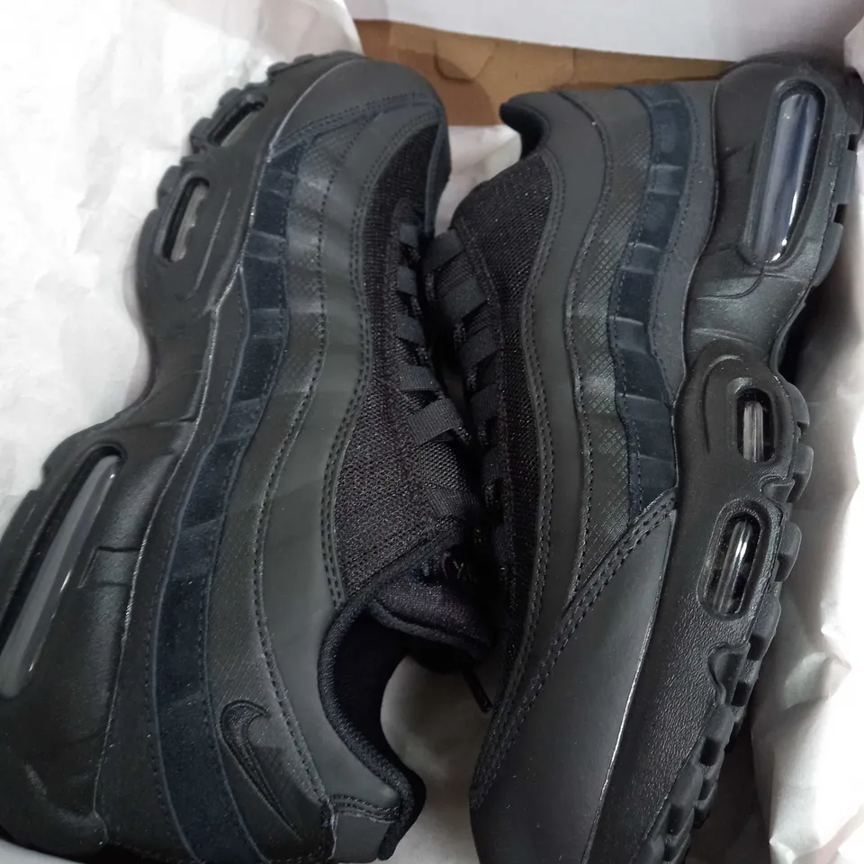 BOXED NIKE AIR MAX 95 ESSENTIAL TRAINERS, TRIPLE BLACK - SIZE 10