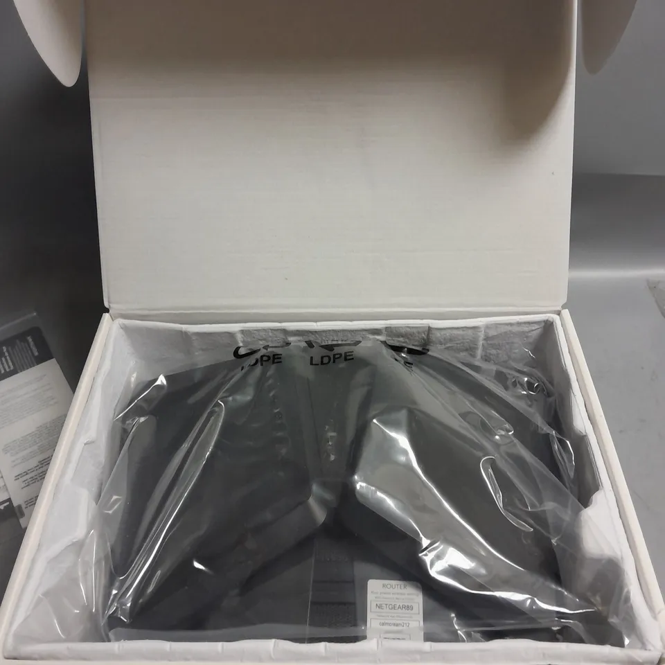 BOXED NETGEAR NIGHTHAWK RAXE500 TRI-BAND WIFI ROUTER WIFI 6E