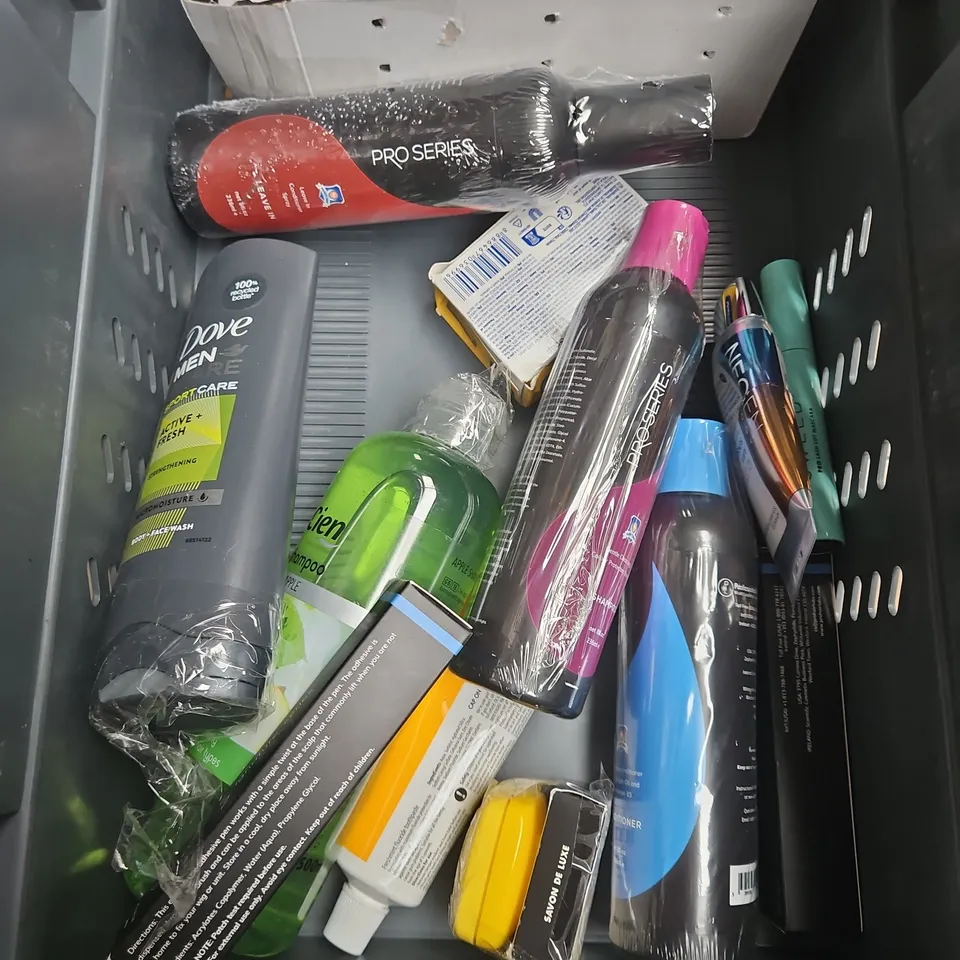 APPROXIMATEY 20 HEALTH AND BEAUTY PRODUCTS TO INCLUDE - MONUSKIN REVITALISING MOISTURISER, SIMPLE SPF 30 MOISTURISER, RADOX SHOWER GEL - ETC