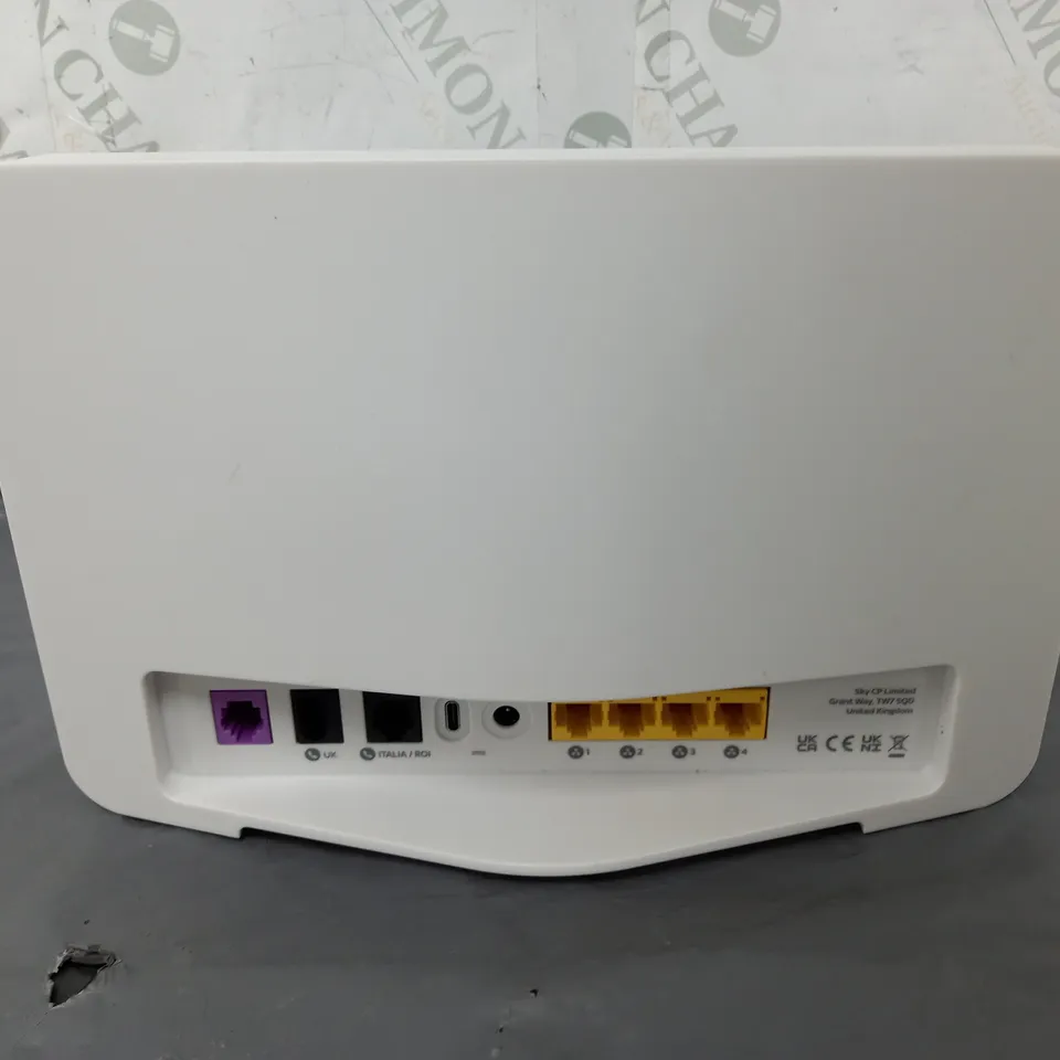 SKY BROADBAND WIFI MAX HUB SR213 DUAL BAND WI-FI 6 WIRELESS MODEM ROUTER