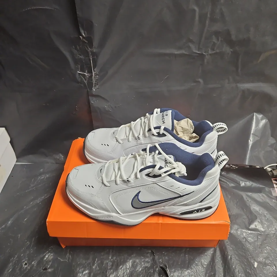 NIKE AIR MONARCH IV TRAINERS – WHITE/BLUE UK SIZE 10