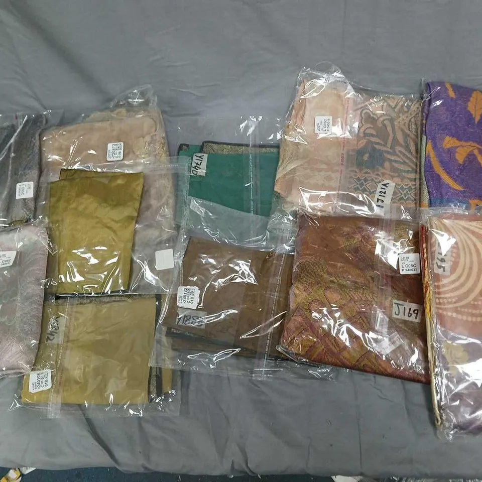 BOX OF APPROXIMATELY 15 ASSORTED HOME FABRIC ITEMS