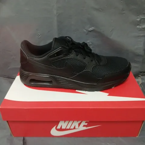 BOXED PAIR OF NIKE AIR MAX SC TRAINERS IN BLACK - 11