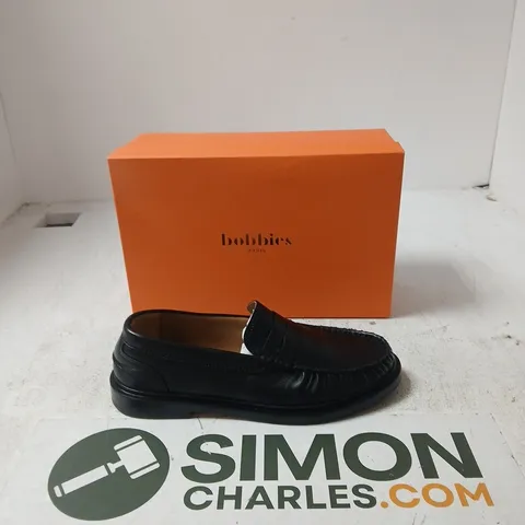 BOXED BOBBIES PARIS MEN'S LEATHER LOAFERS – UK 6 (EU 39)