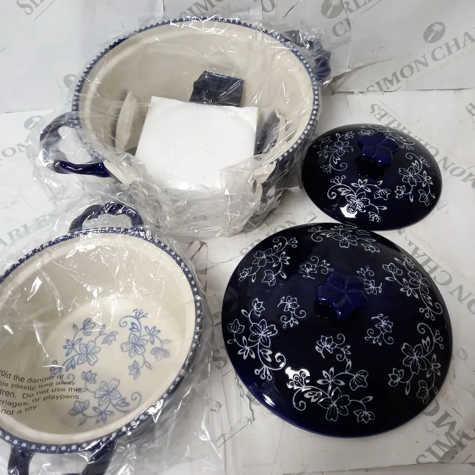 BOXED SET OF 2 CASSEROLE DISHES - BLUE LARGER DISH BROKEN